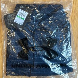 Men’s Under Armour collared golf shirt brand new
